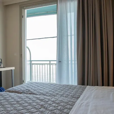 فندق Zefyros Sea View 3*