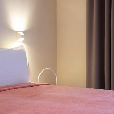 فندق Zefyros Sea View 3*