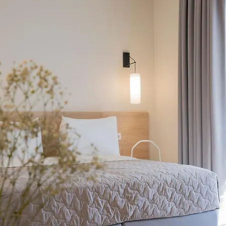 فندق Zefyros Sea View 3*