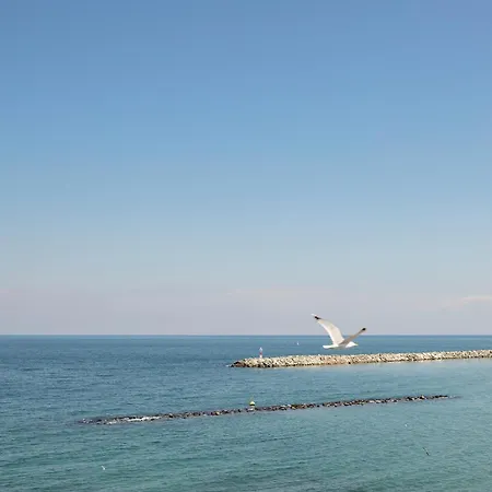 Zefyros Sea View فندق 3*