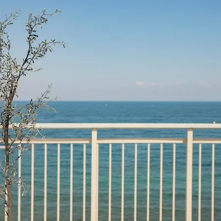 Zefyros Sea View فندق بلاتامونيس