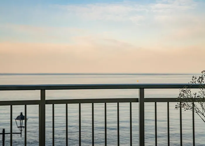 Zefyros Sea View 3*
