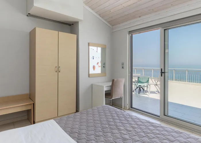 Отель Zefyros Sea View